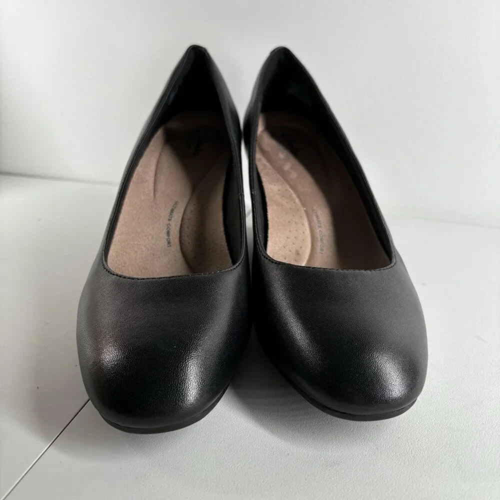 Clarks Collection Women 9.5M Black Leather Comfort Olivette Pearl Wedge Pump NWB